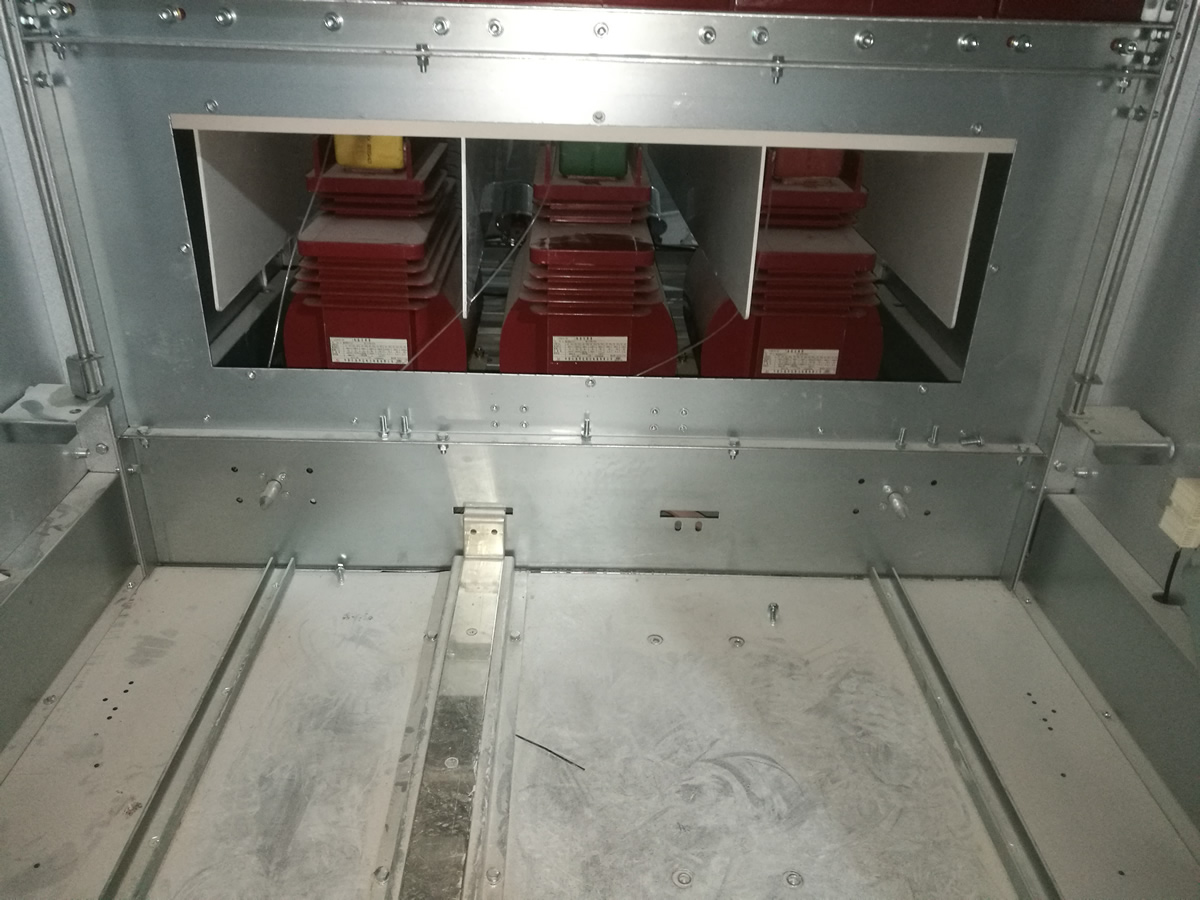 開(kāi)關(guān)柜母排熒光光纖測(cè)溫系統(tǒng)解決方案